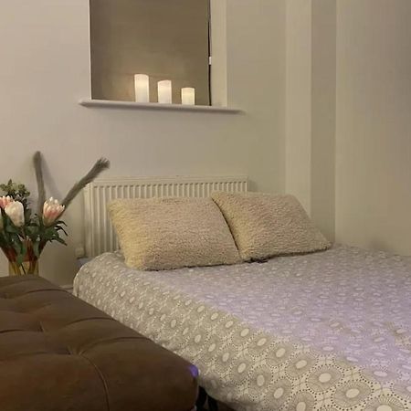 Modern Town House In Cotswolds - 3 Double Bedrooms Witney Eksteriør bilde