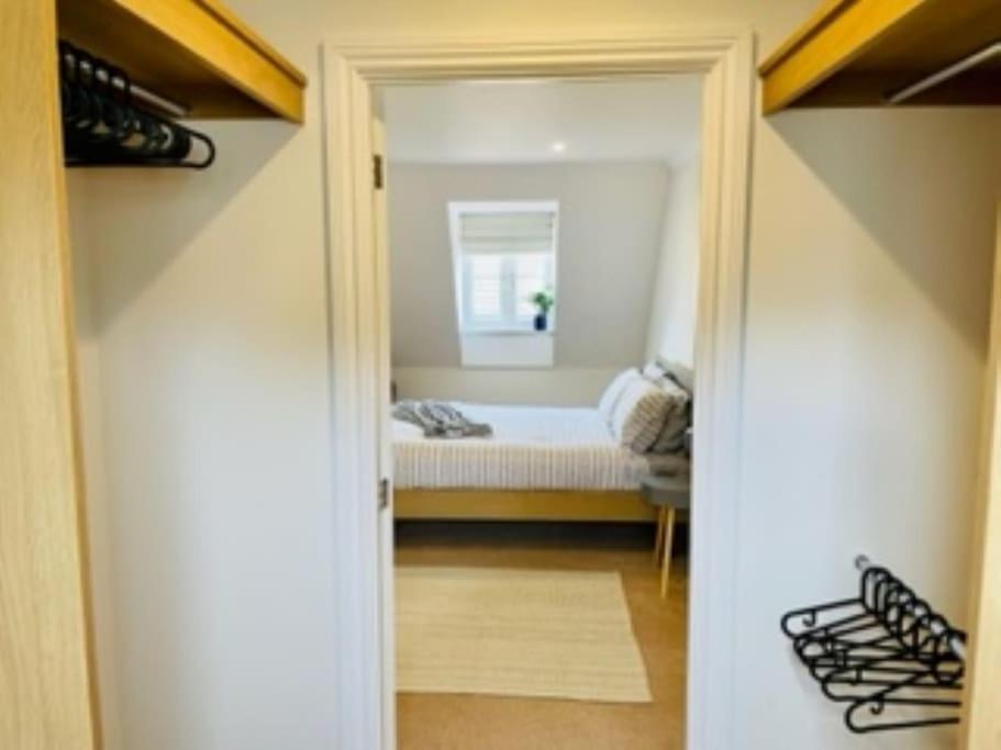 Modern Town House In Cotswolds - 3 Double Bedrooms Witney Eksteriør bilde