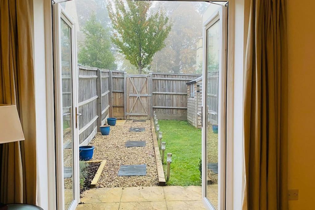 Modern Town House In Cotswolds - 3 Double Bedrooms Witney Eksteriør bilde
