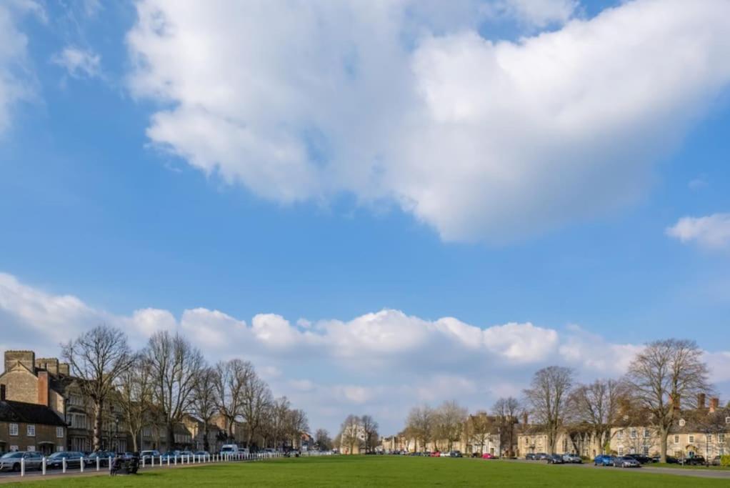Modern Town House In Cotswolds - 3 Double Bedrooms Witney Eksteriør bilde