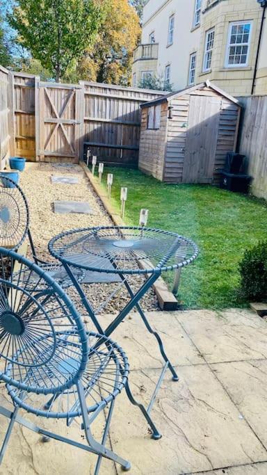 Modern Town House In Cotswolds - 3 Double Bedrooms Witney Eksteriør bilde