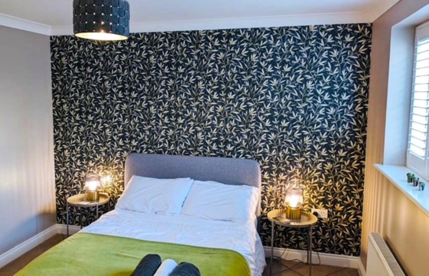 Modern Town House In Cotswolds - 3 Double Bedrooms Witney Eksteriør bilde