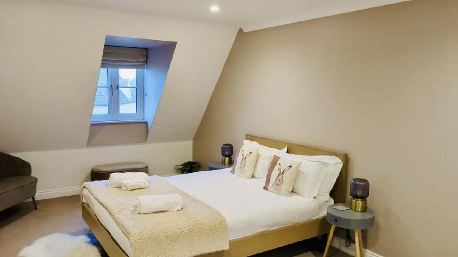 Modern Town House In Cotswolds - 3 Double Bedrooms Witney Eksteriør bilde