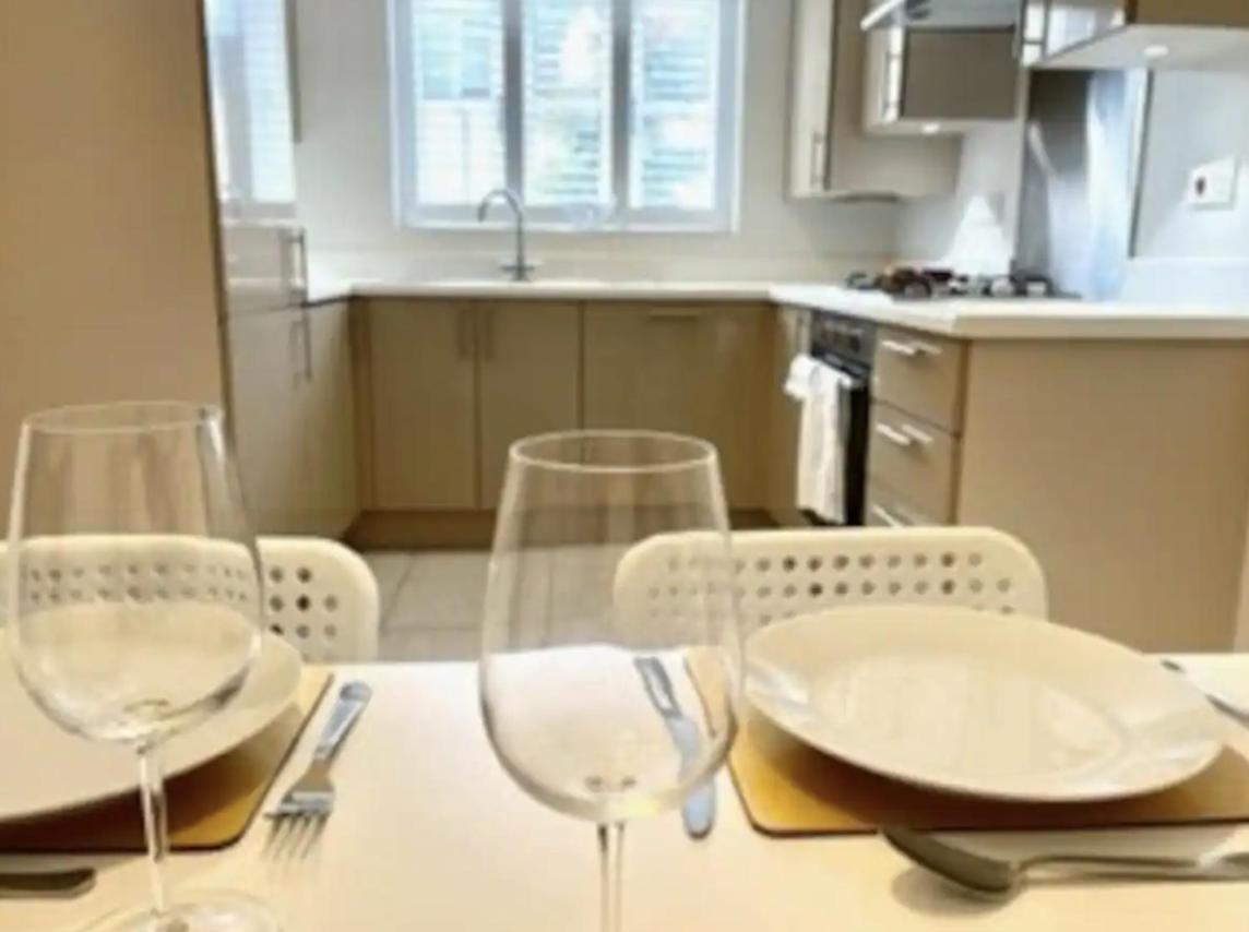 Modern Town House In Cotswolds - 3 Double Bedrooms Witney Eksteriør bilde