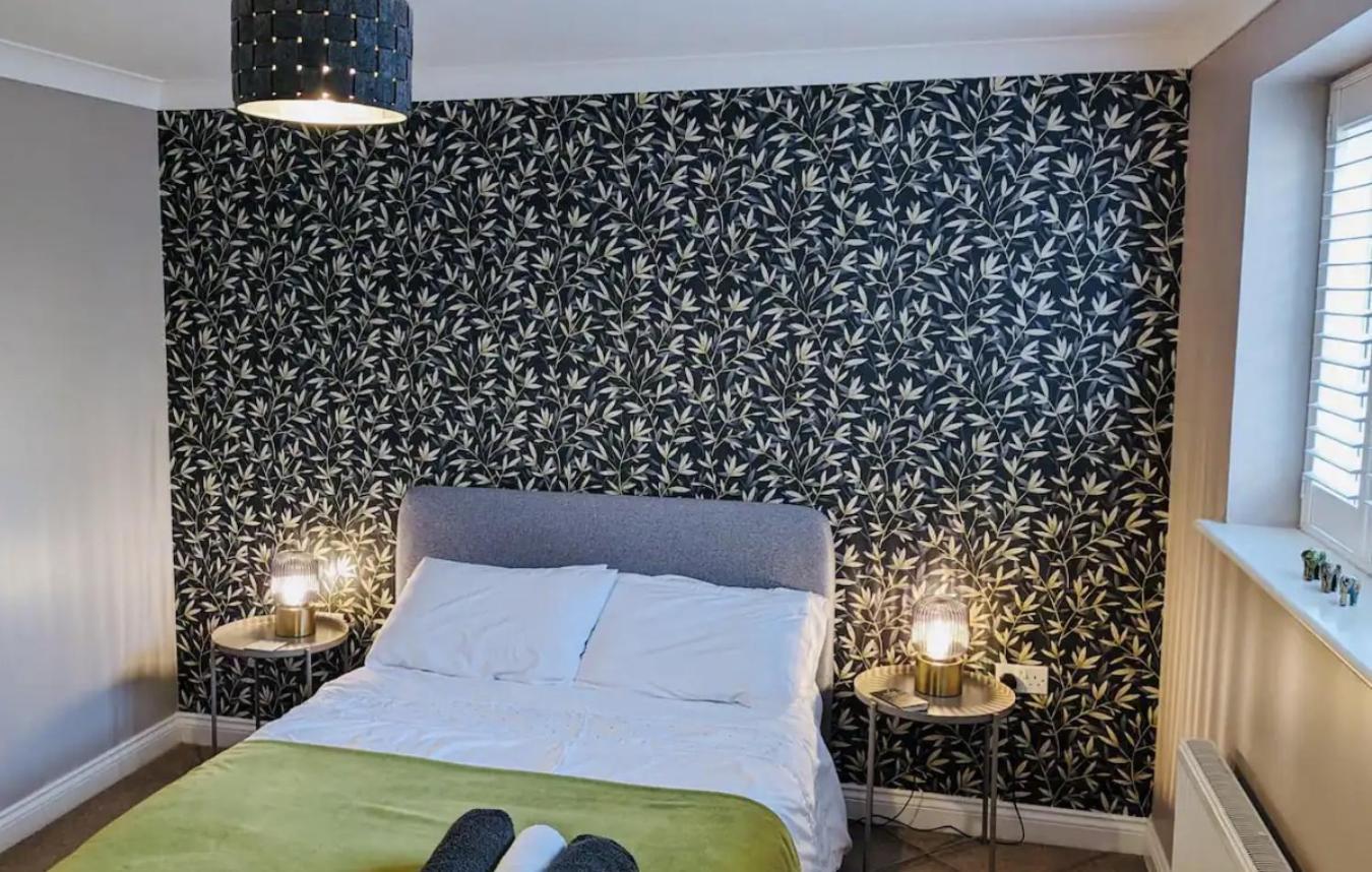 Modern Town House In Cotswolds - 3 Double Bedrooms Witney Eksteriør bilde