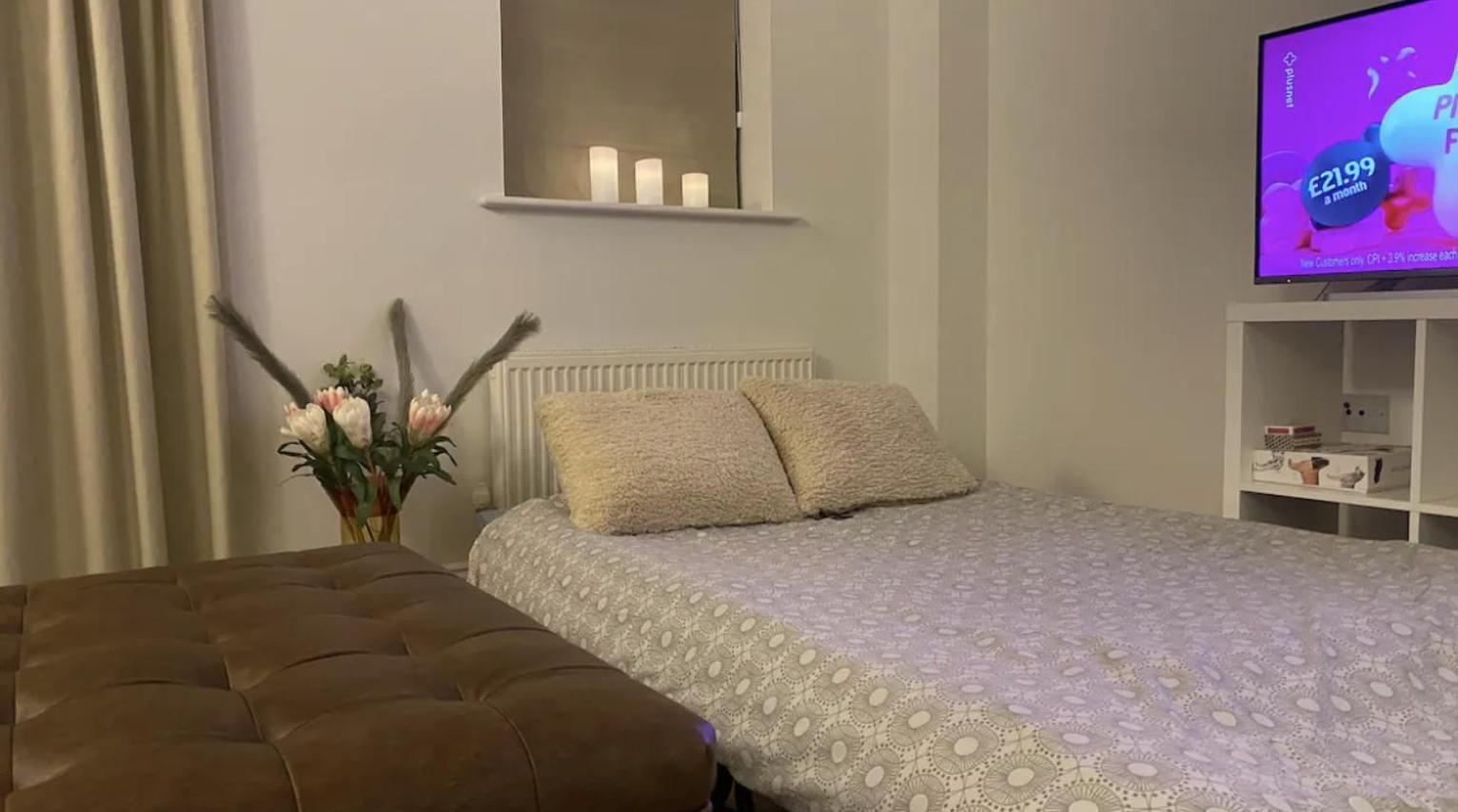 Modern Town House In Cotswolds - 3 Double Bedrooms Witney Eksteriør bilde
