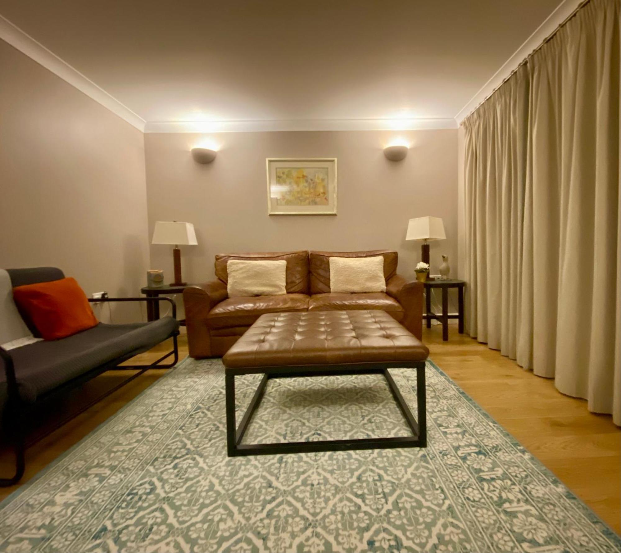 Modern Town House In Cotswolds - 3 Double Bedrooms Witney Eksteriør bilde